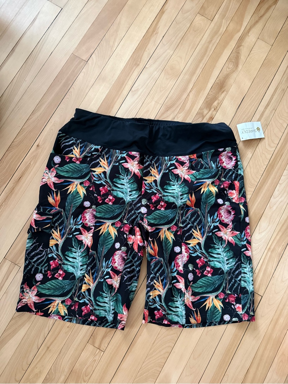 NWT SHREDLY Mountain bike shorts Size 22 Floral